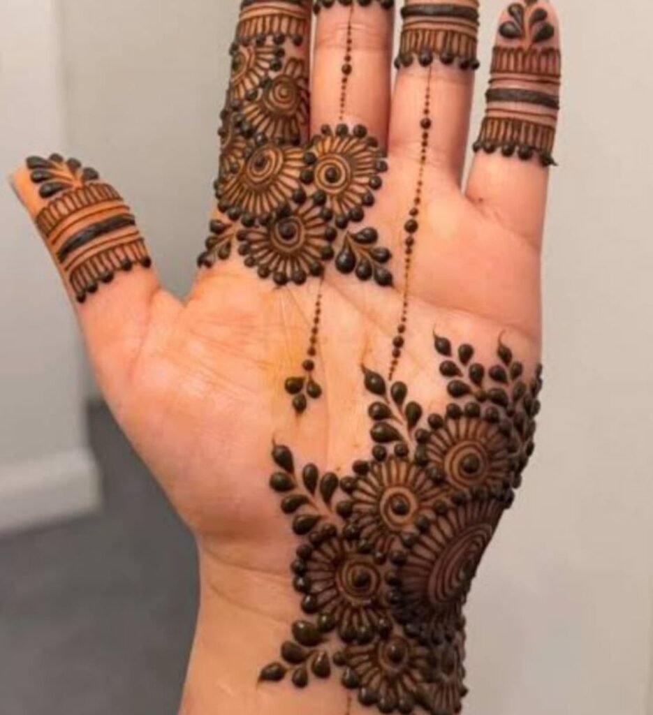 pretty front mehndi design