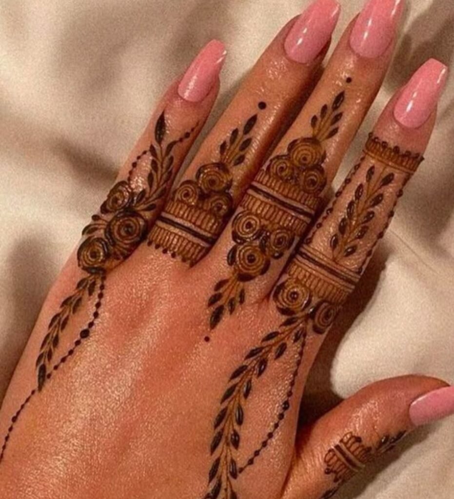 aesthetic finger mehndi esign