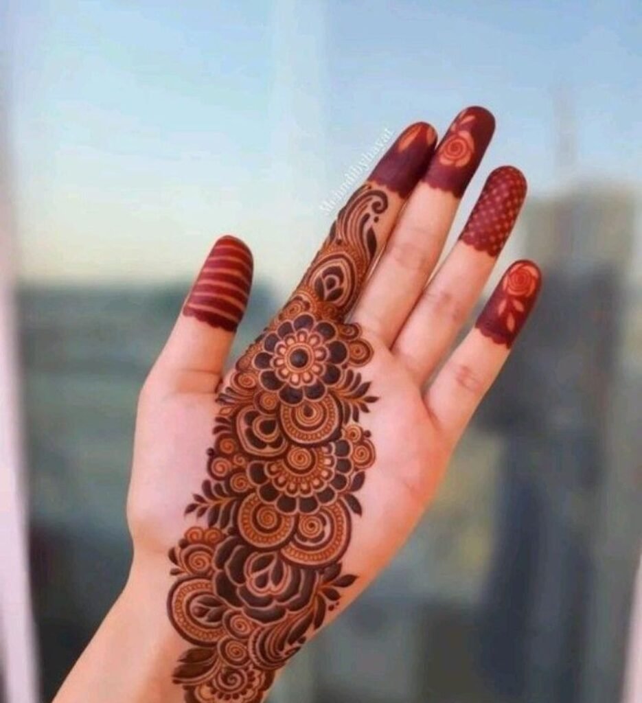 stylish front mehndi design