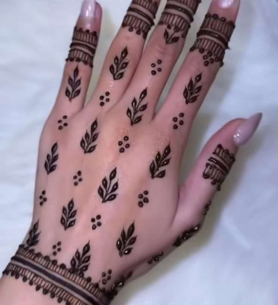 aesthetic mehndi for left hand