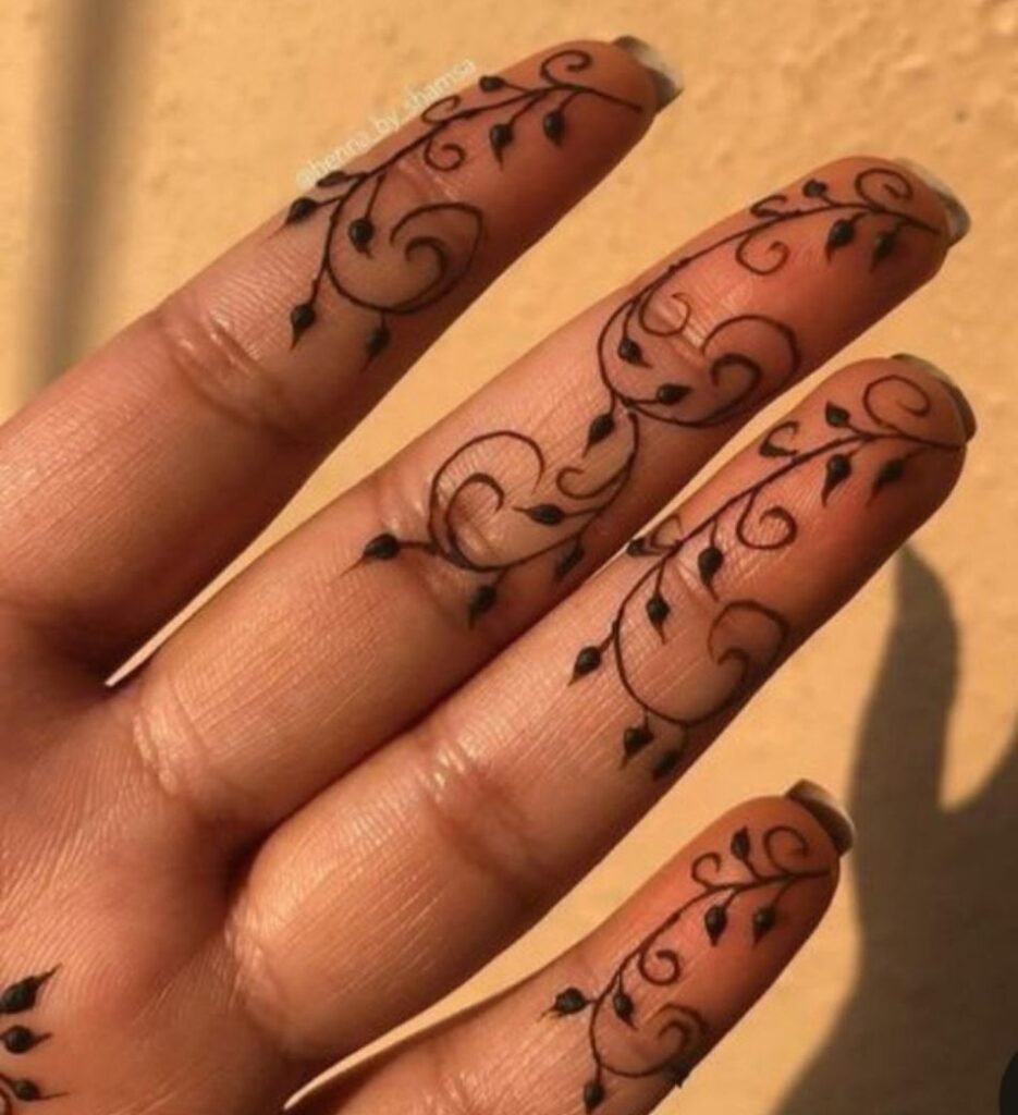 simple aesthetic mehndi design