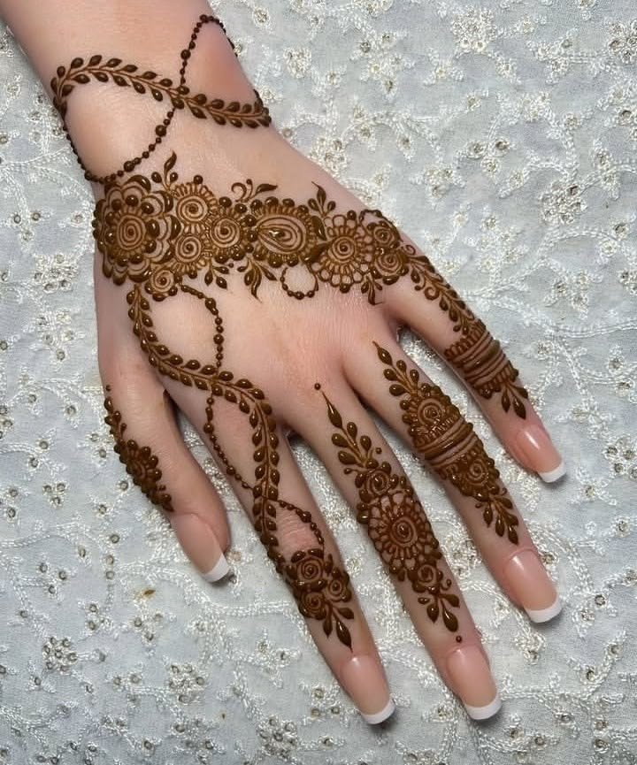 stylish bracelet mehndi design