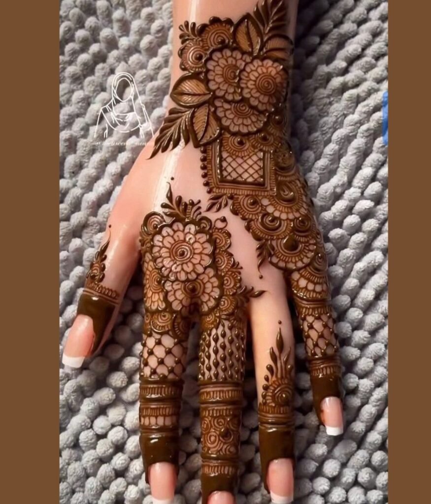 BRIDES mehndi for left hand
