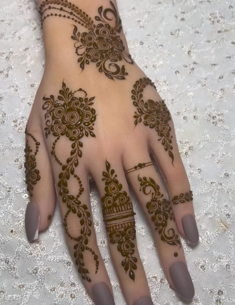 aesthetic floral mehndi design