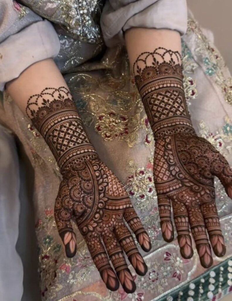 bride front hand mehndi design