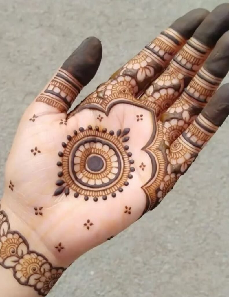 circulr mehndi design for front hand