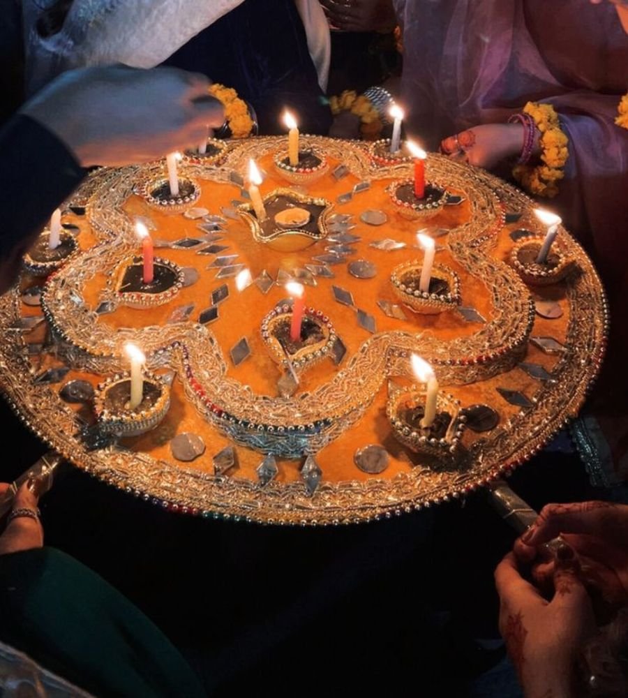 cute mehndi thal with candels