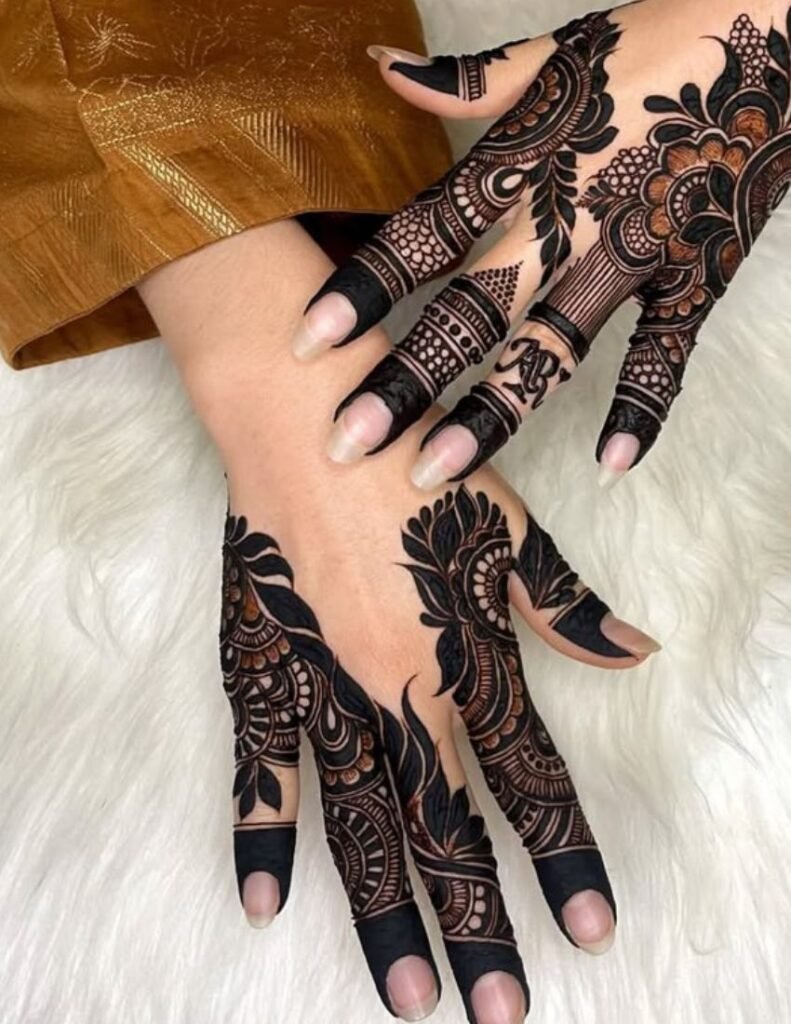 elegant khafif mehndi design