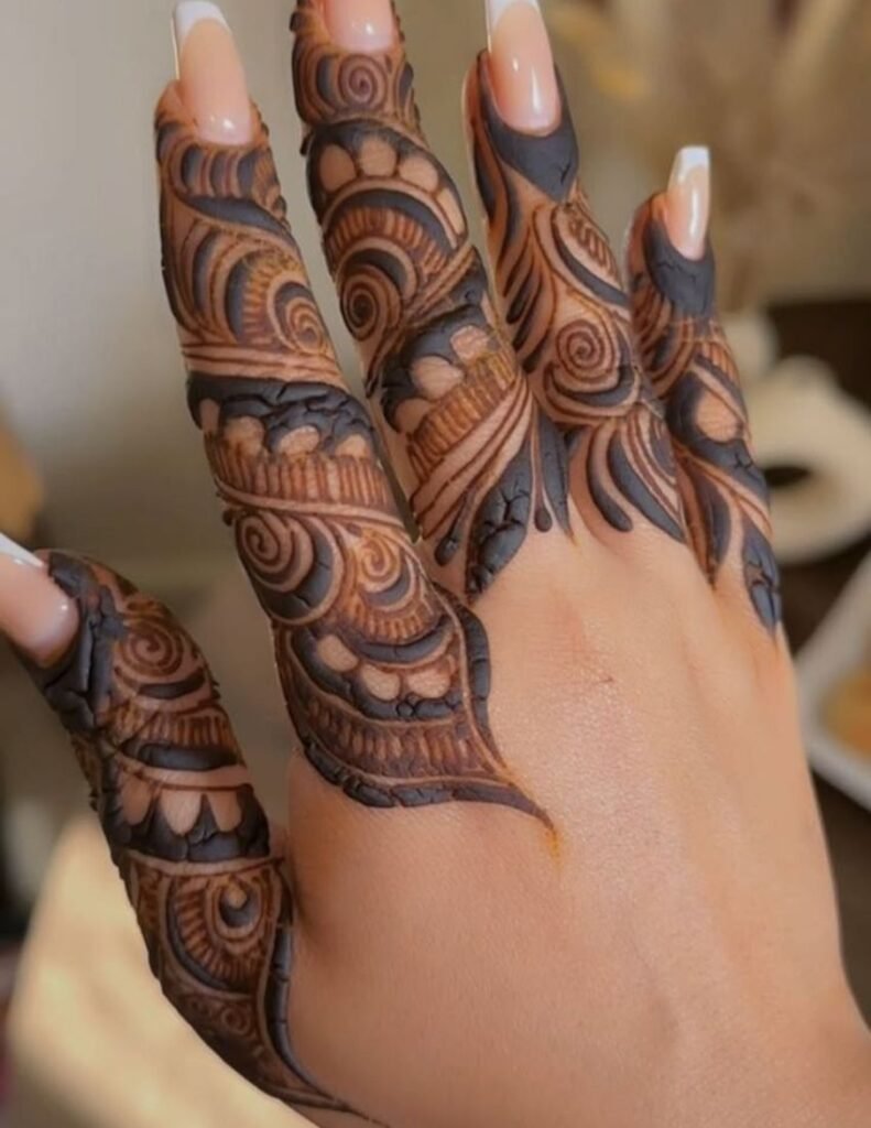 khafif finger mehndi design