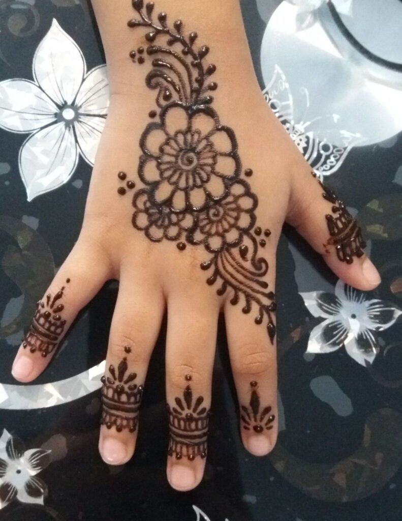 kids mehndi design for right hand