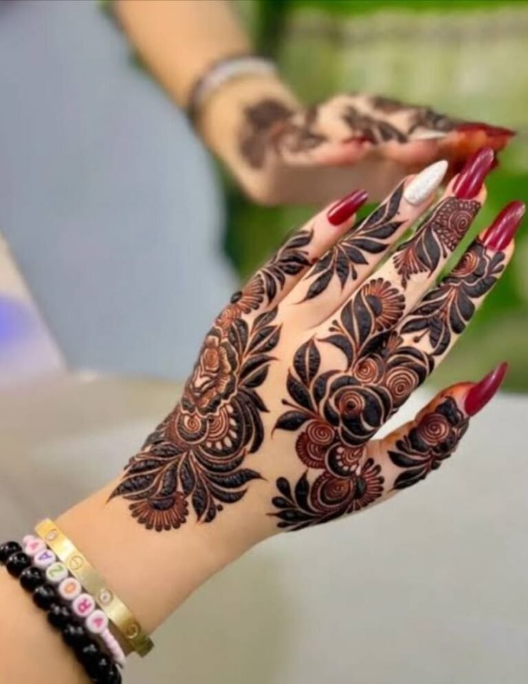 pretty khafif mehndi design