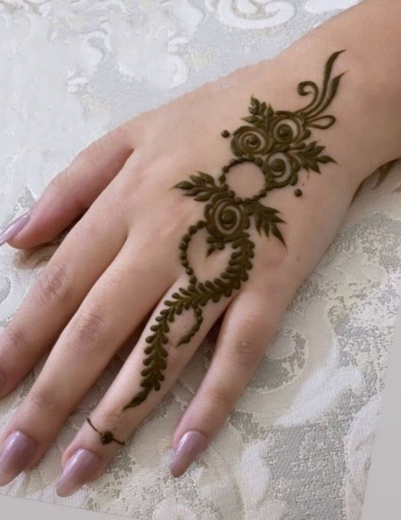 simple & aesthetic ring finger mehndi design