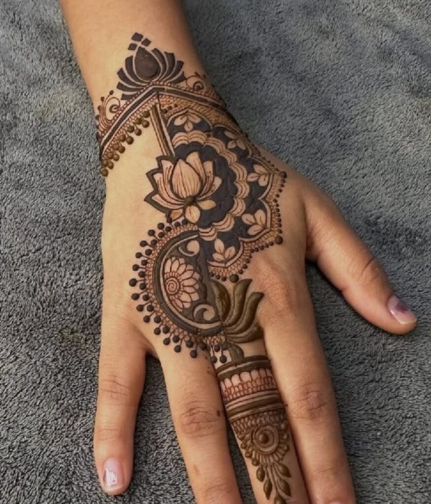 simple back hand mehndi design