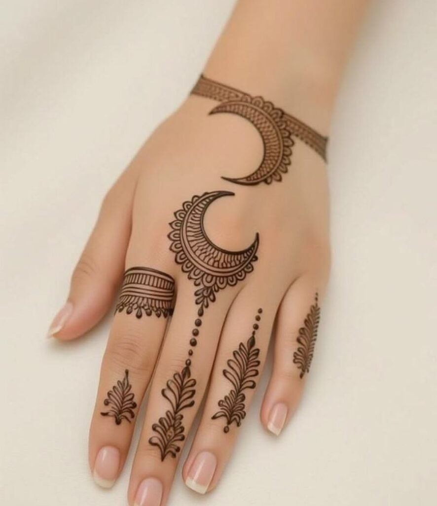aesthetic chand mehndi design