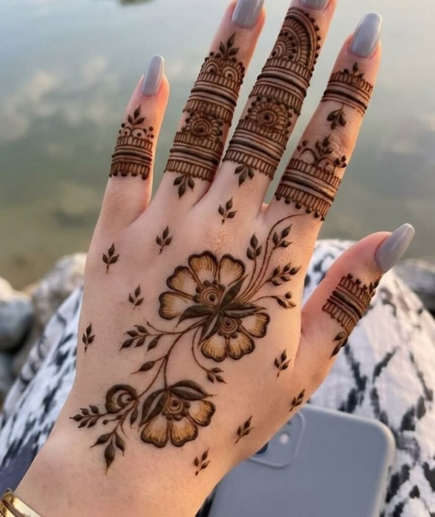 aesthetic mehndi design