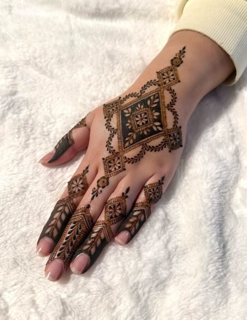 back hand moroccan mehndi design