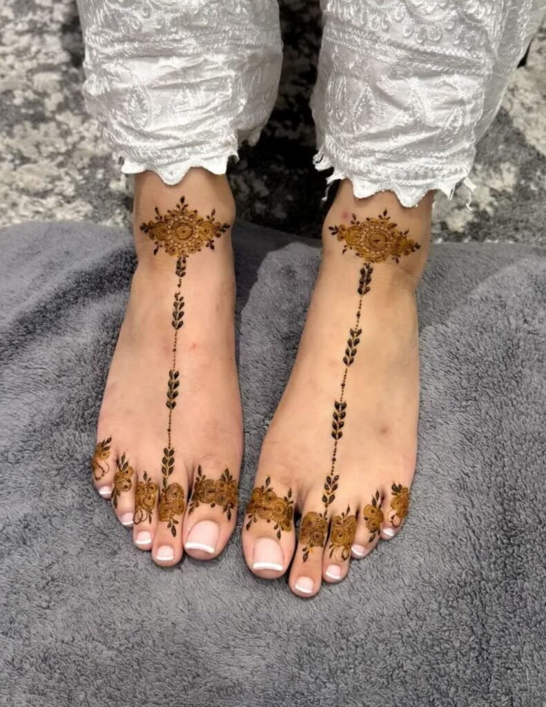 chain mehndi design for foot