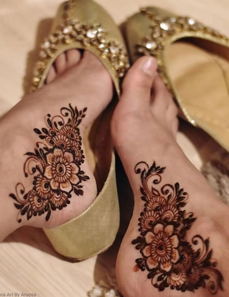 foot motif mehndi design

