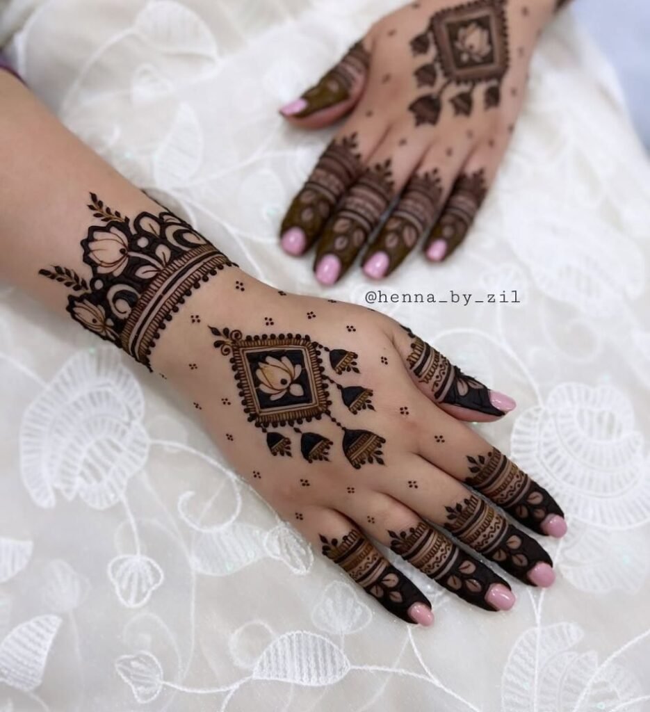 right hand mehndi design
