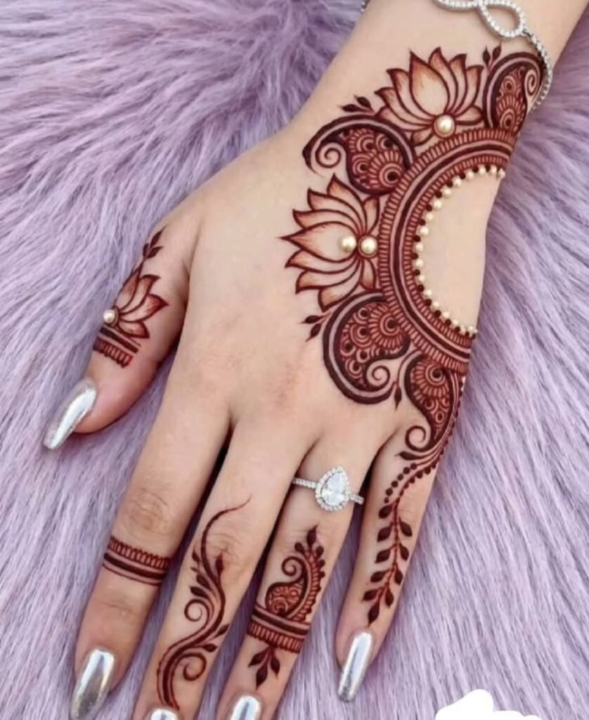 trendy mehndi design