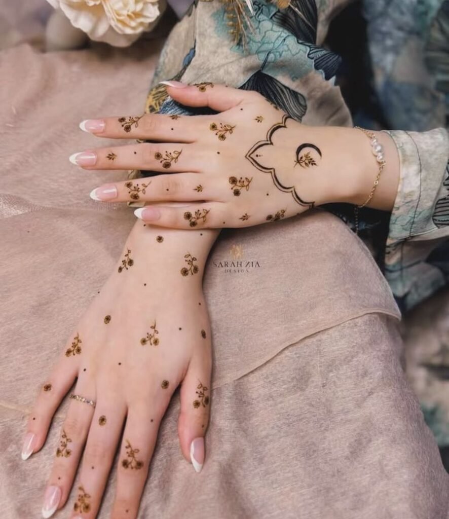 unique chand mehndi design