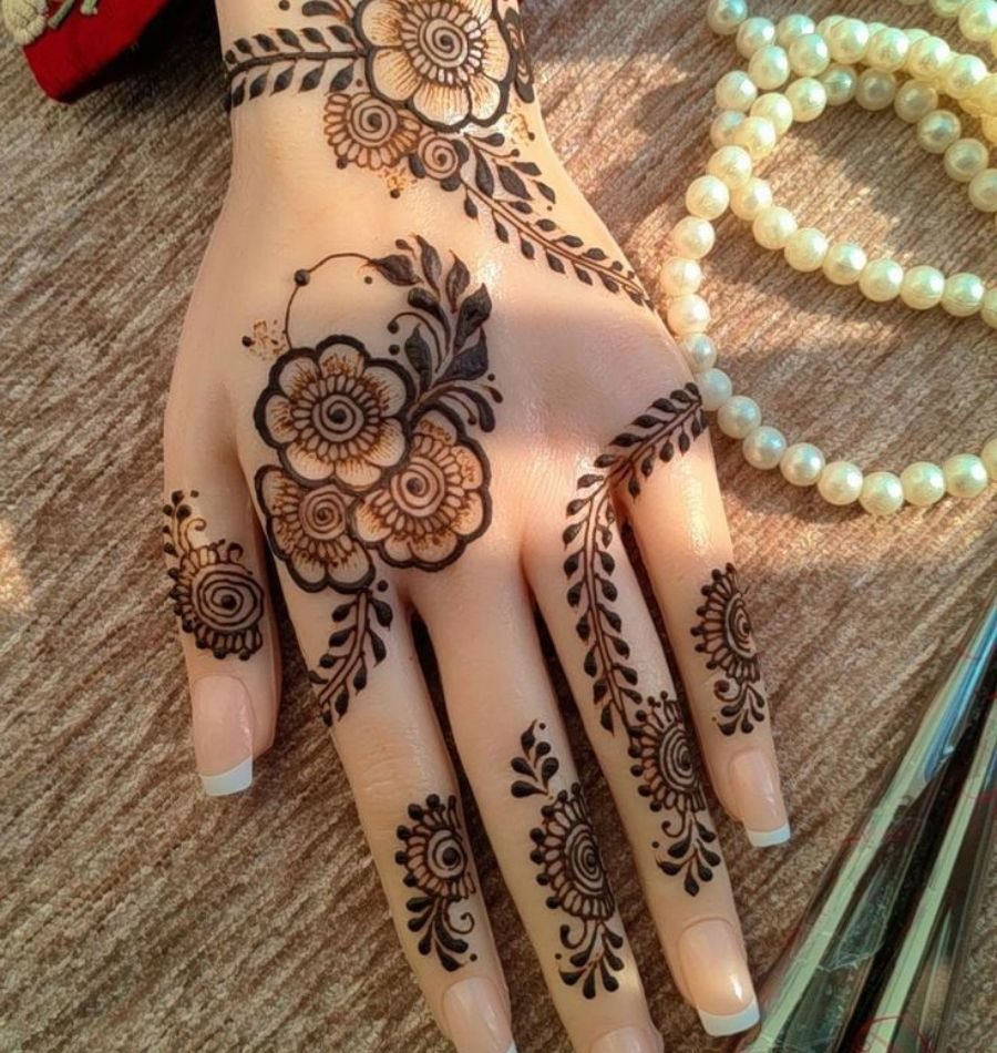 cute mehndi deign