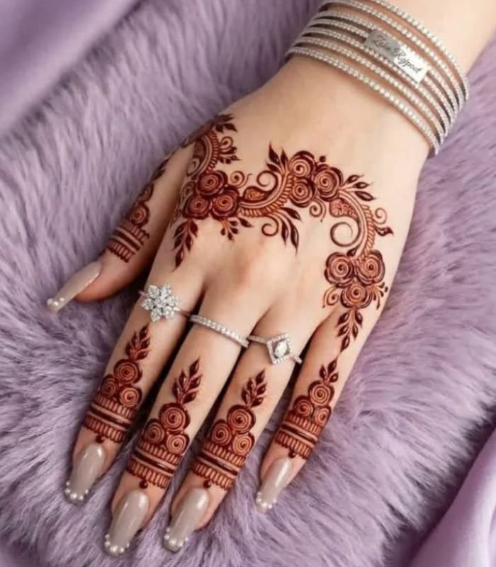 elegant mehndi design