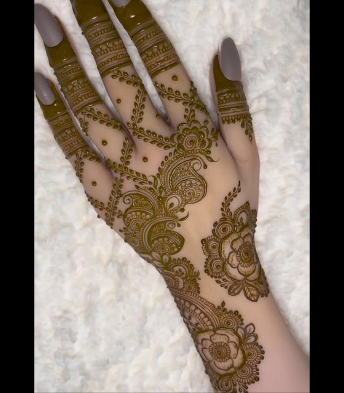 elegant mehndi for brides