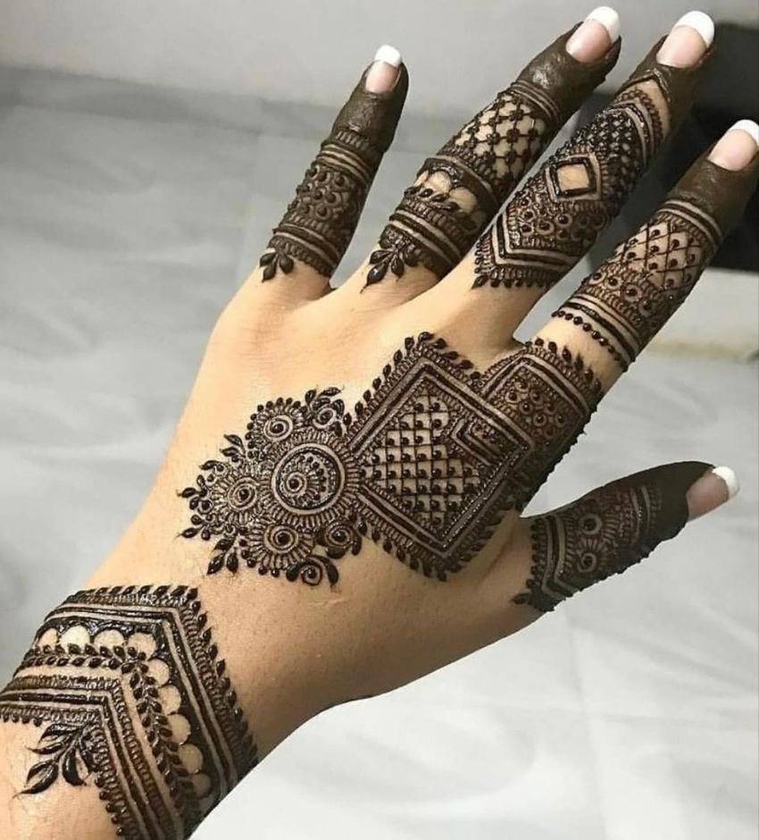 lattest square mehndi design