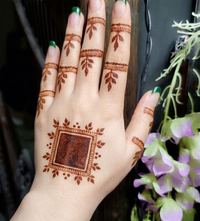 square tikki mehndi design