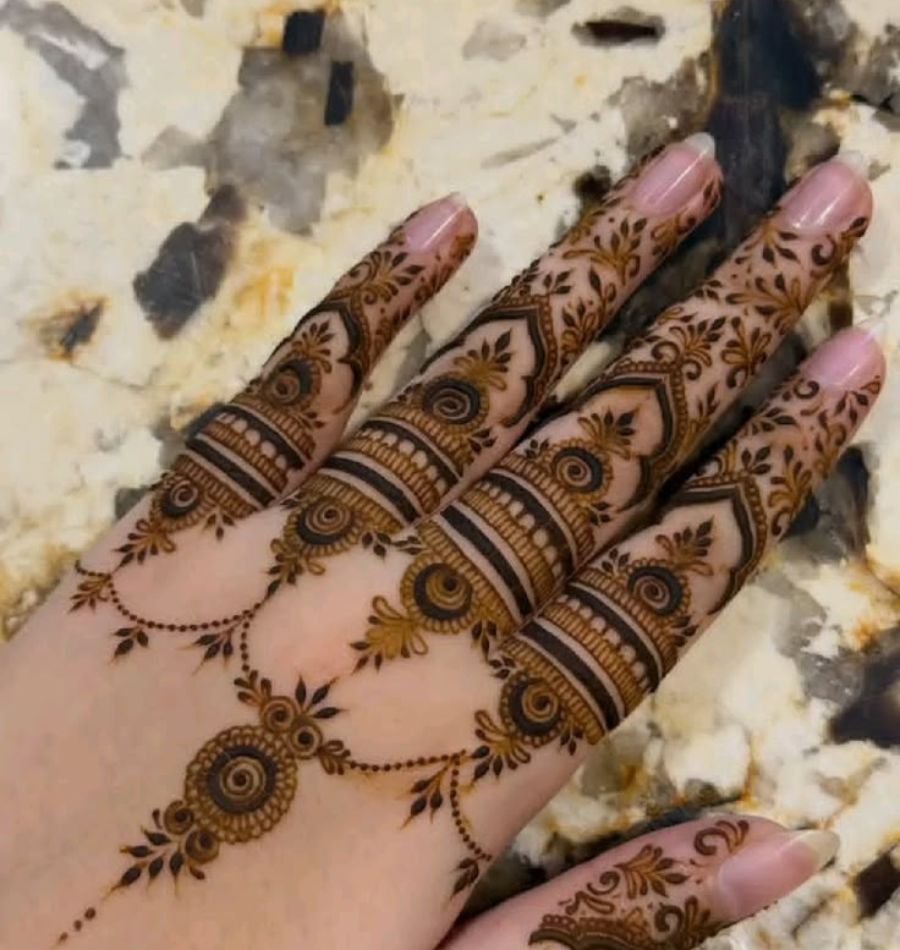 stylish finger mendi design