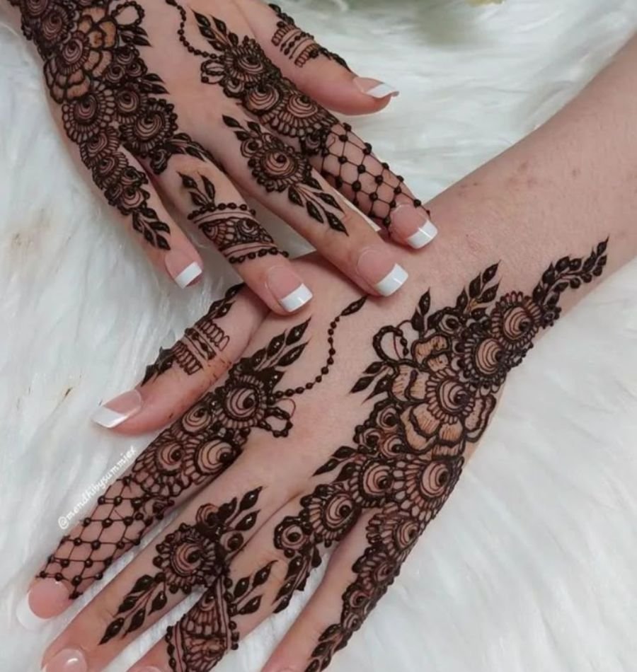 stylish mehndi design