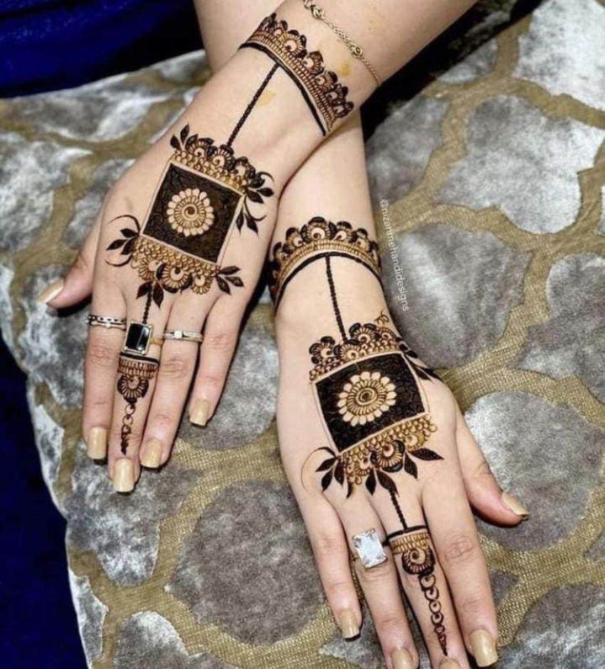 stylish square mehndi design