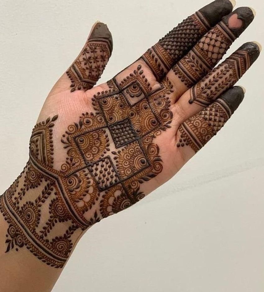 trendy square mehndi design